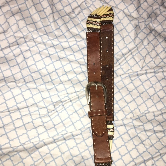 A detailed belt. - Picture 1 of 3